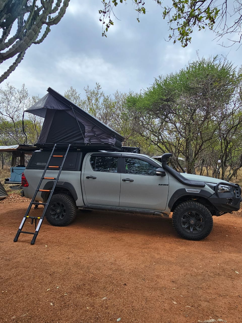 Cloud Camper 2-Person Quick Set-Up Car Roof-top tent (With Solar Panel Bracket)